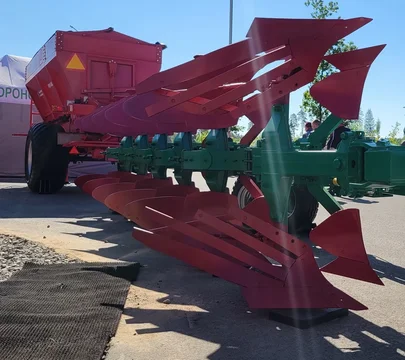 Плуг полунавесной оборотный ППО-6-35/50-01 с винтовым отвалом