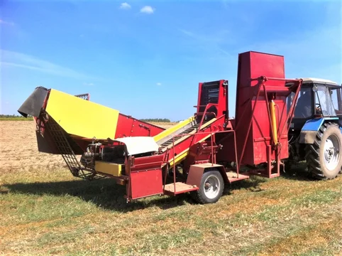 Картофелеуборочный комбайн ККУ-1